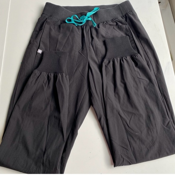 Figs  Fionlite material Joggers Size Small (Color Black) - Picture 12 of 14